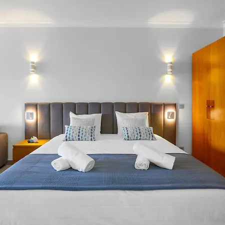 Skyzen - Walking, Mountain & River View *