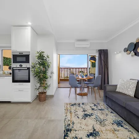 Skyzen - Walking, Mountain & River View Портиман